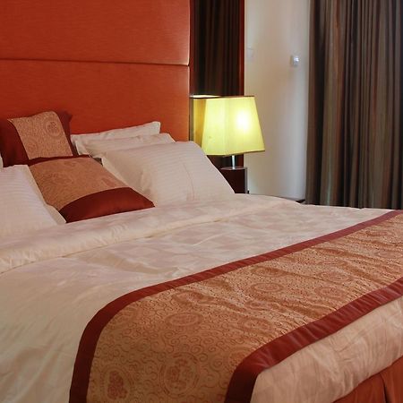 Royal Nick Hotel Lashibi Екстериор снимка