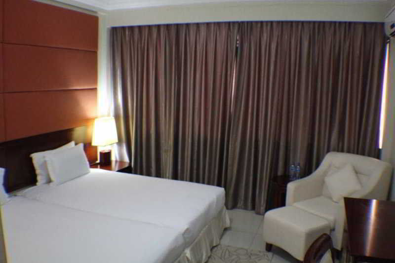 Royal Nick Hotel Lashibi Екстериор снимка