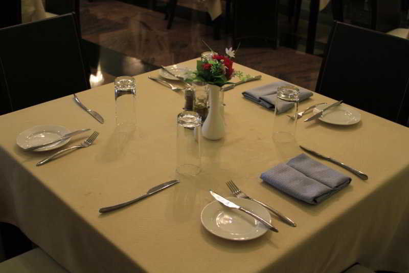 Royal Nick Hotel Lashibi Екстериор снимка