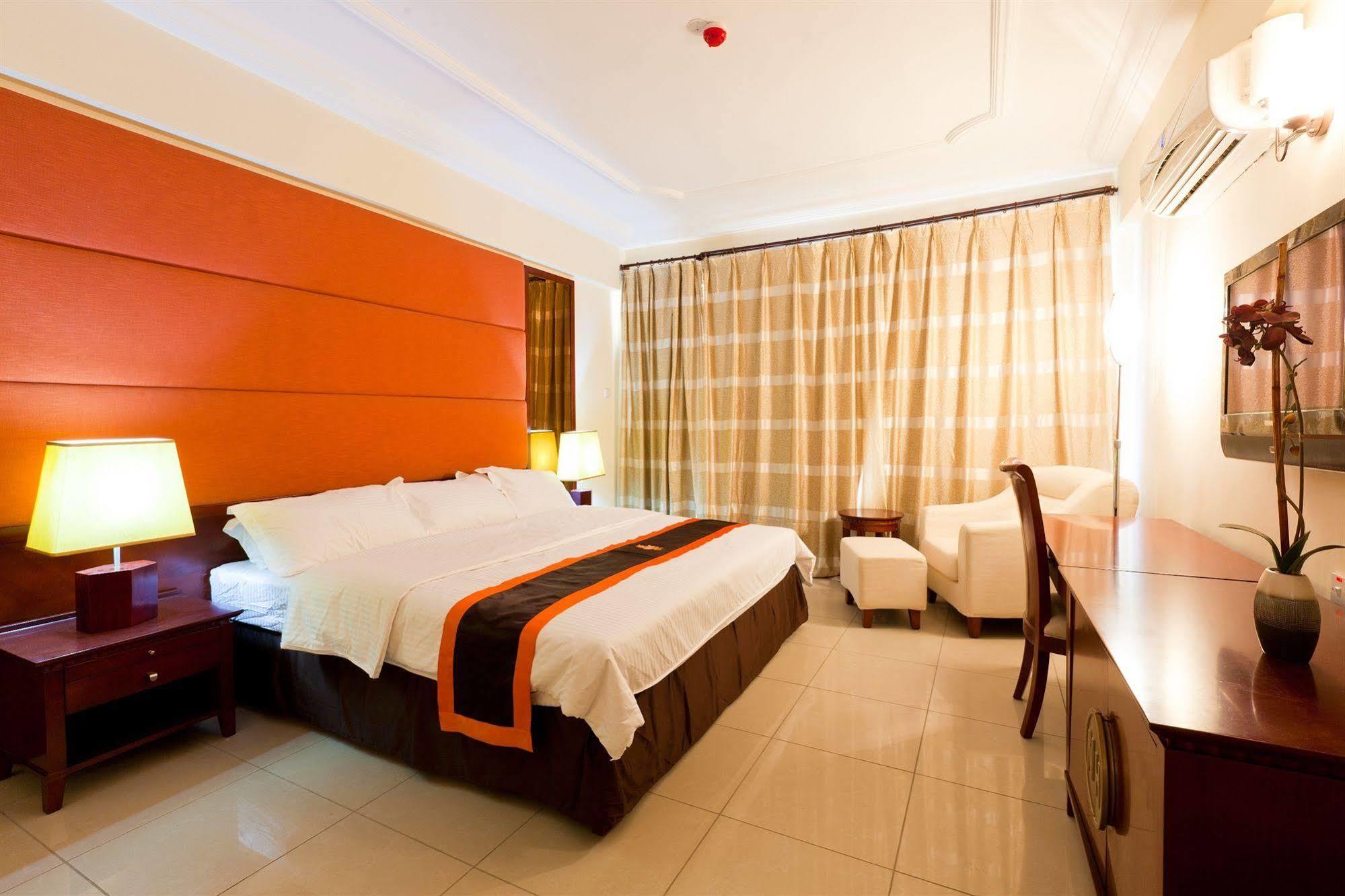 Royal Nick Hotel Lashibi Екстериор снимка