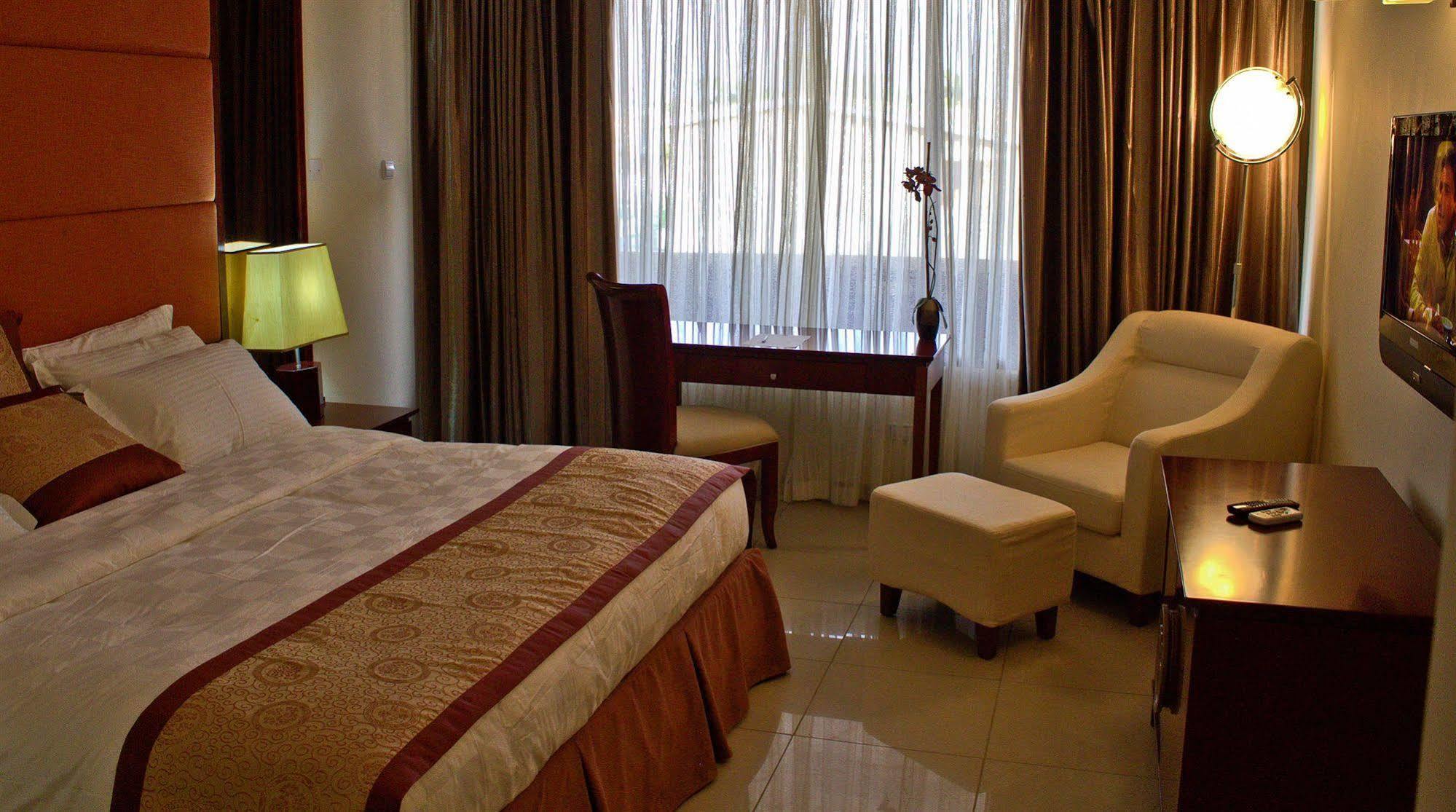 Royal Nick Hotel Lashibi Екстериор снимка