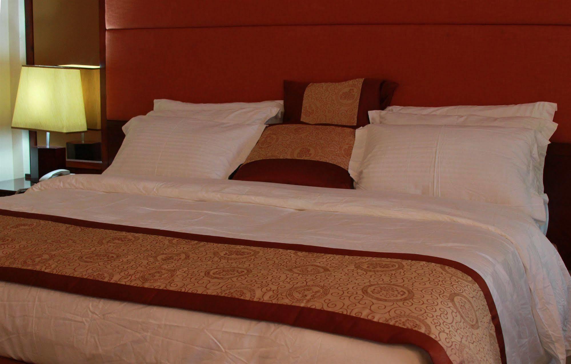 Royal Nick Hotel Lashibi Екстериор снимка
