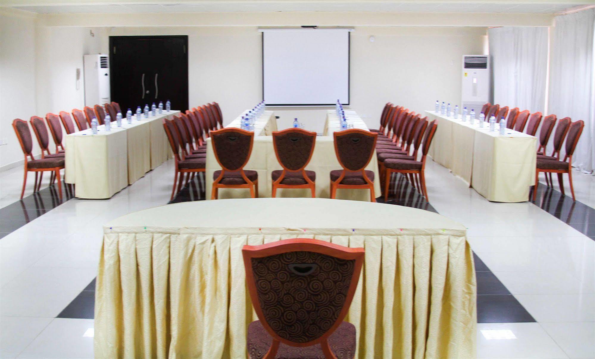 Royal Nick Hotel Lashibi Екстериор снимка
