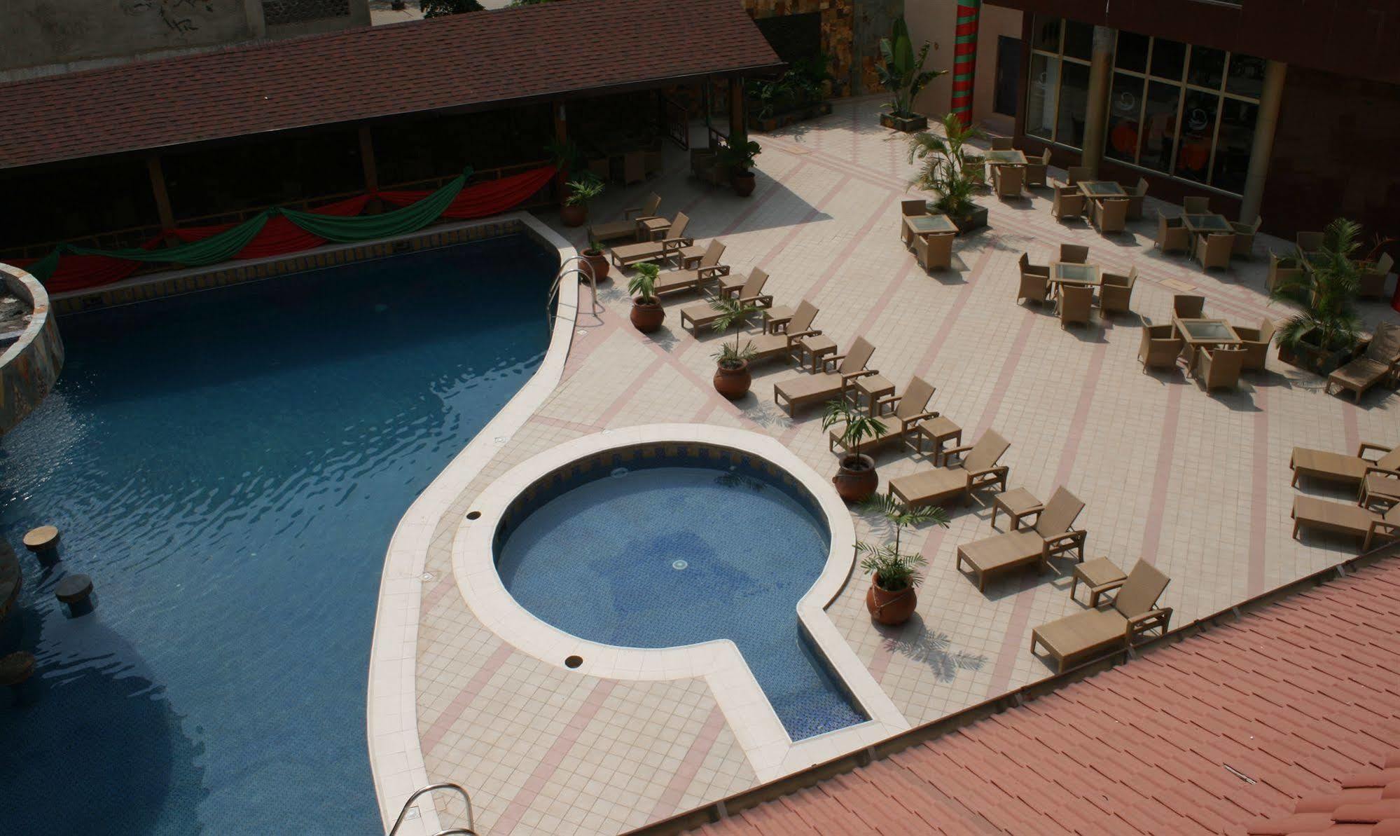 Royal Nick Hotel Lashibi Екстериор снимка
