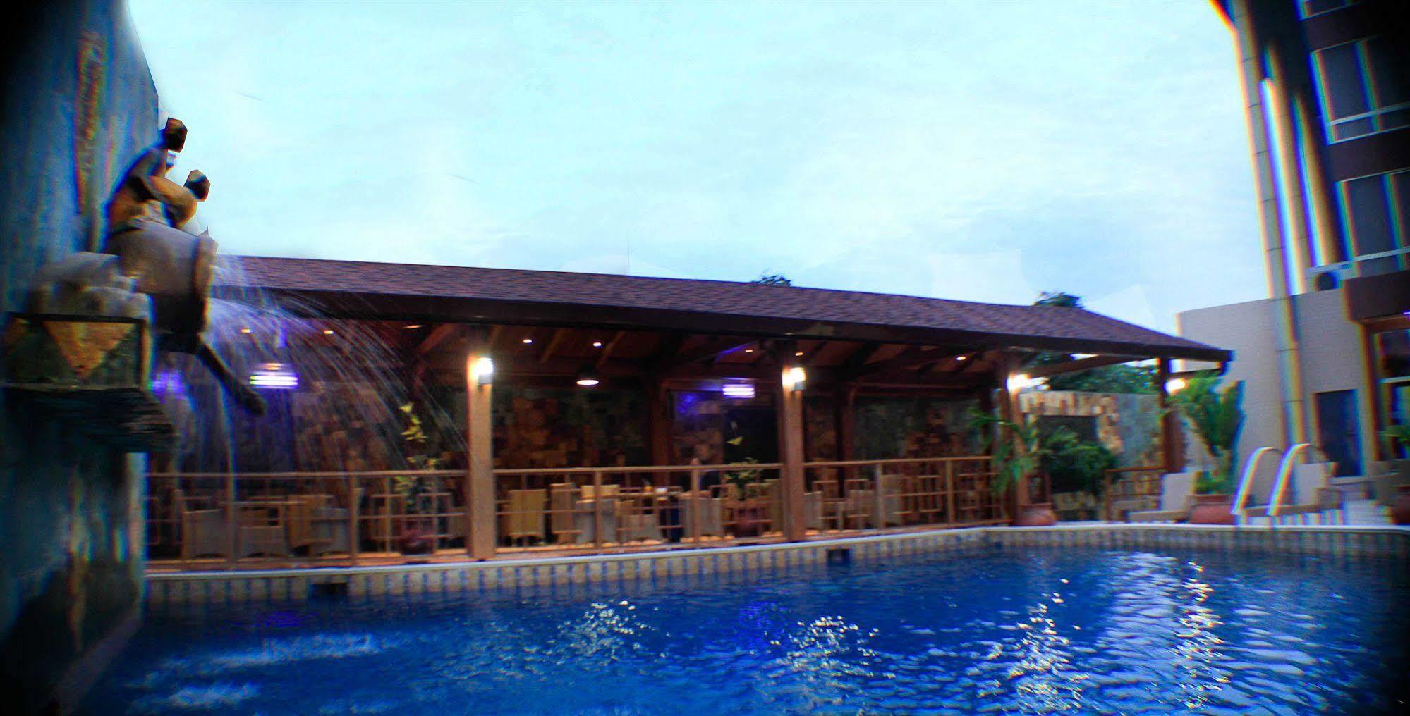Royal Nick Hotel Lashibi Екстериор снимка
