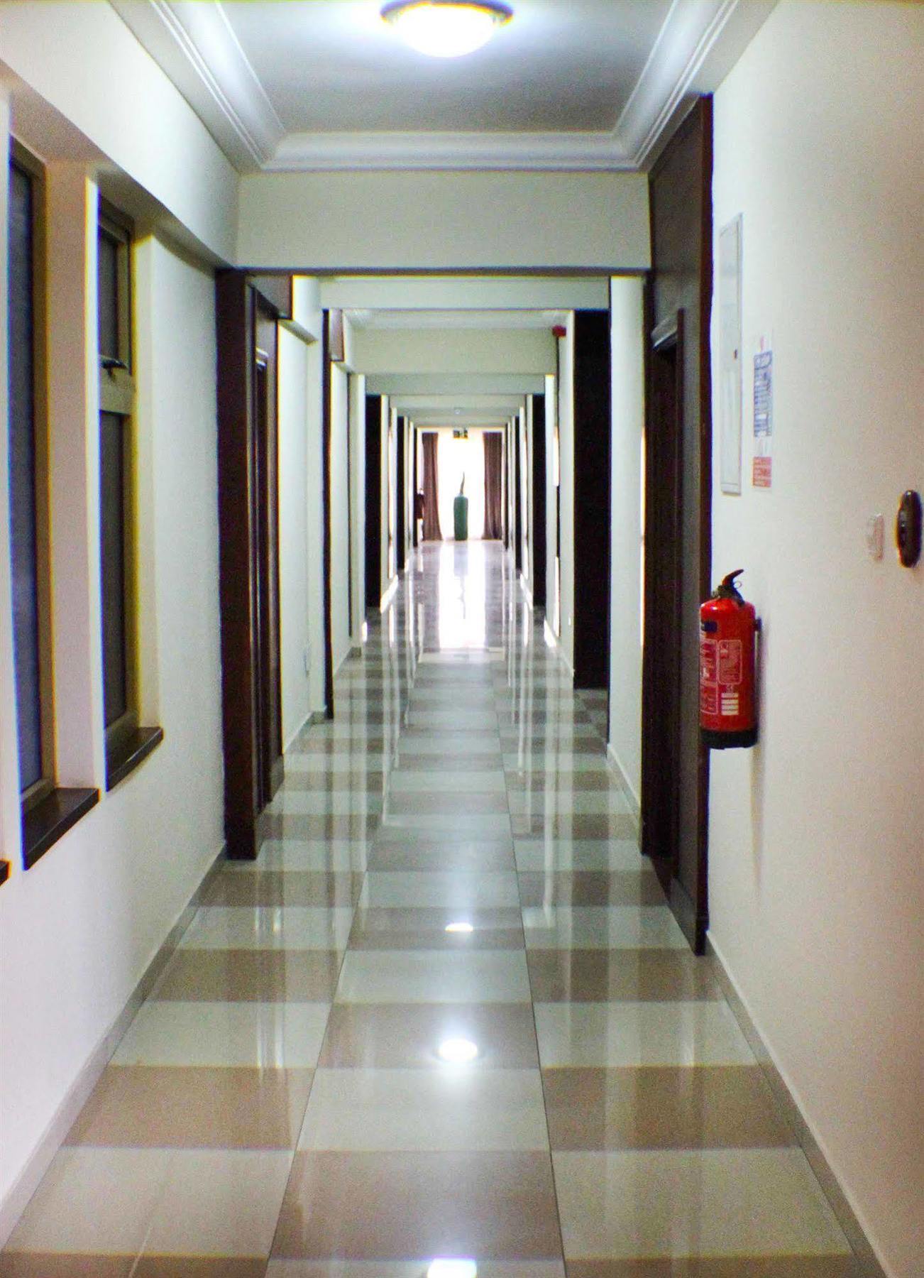 Royal Nick Hotel Lashibi Екстериор снимка
